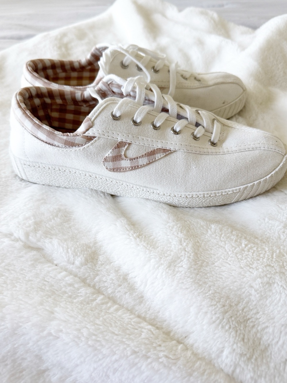 Tretorn low top White Nylite Plus Sneakers - White pink plaid checkered 8.5